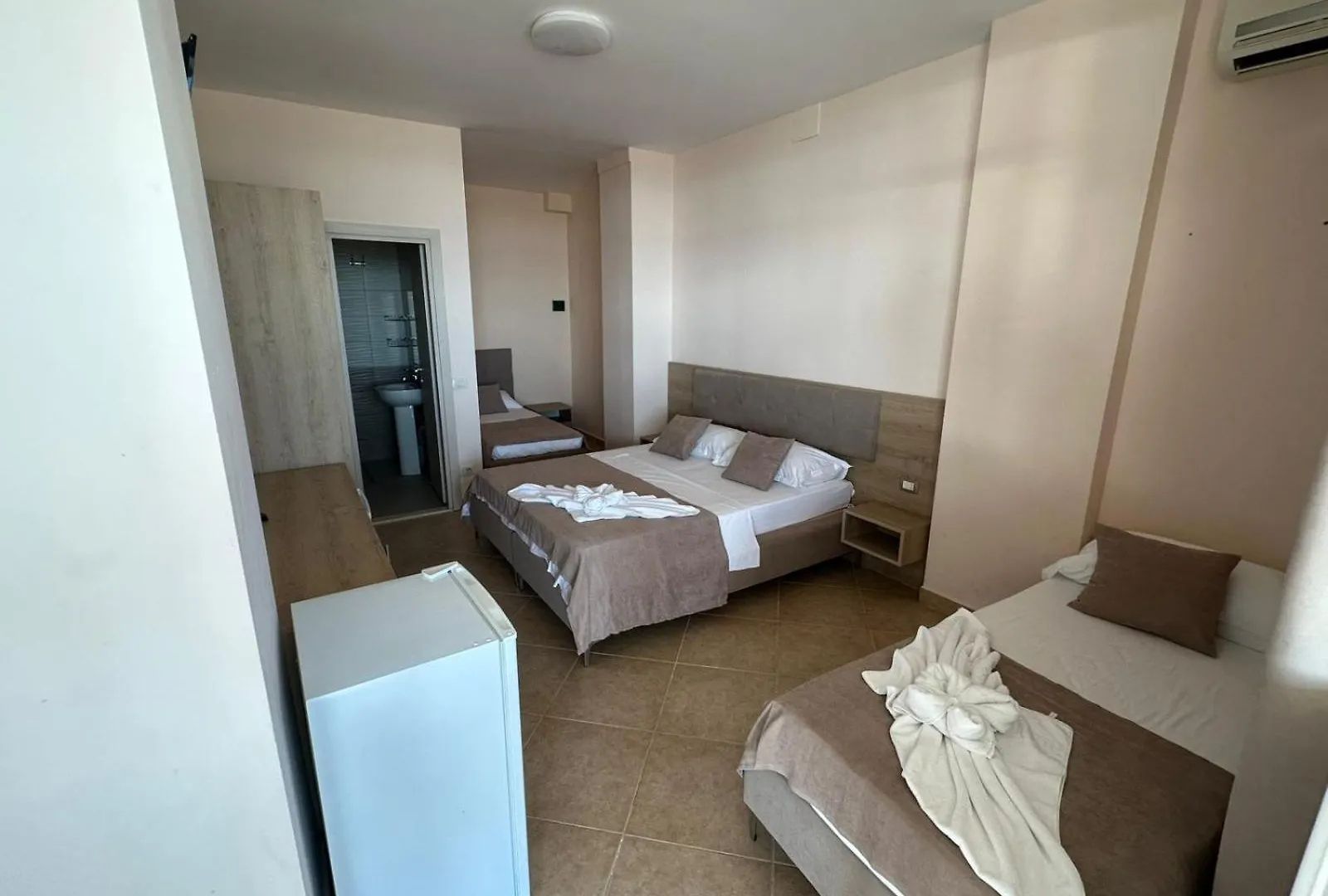 Hotel La Playa - Seaside Guest Room Durrës Albanie