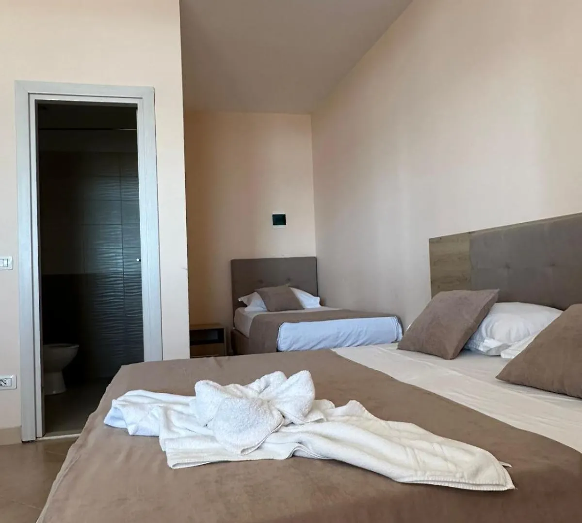 酒店 La Playa - Seaside Guest Room Durrës