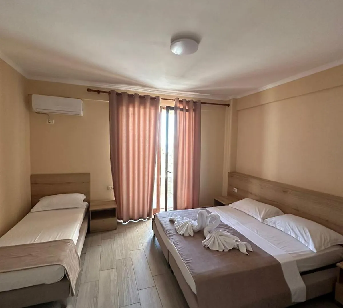 La Playa - Seaside Guest Room Durrës 阿尔巴尼亚